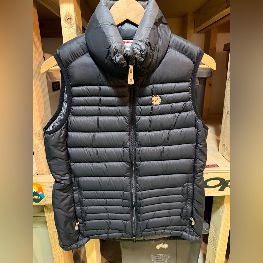 Fjällräven women’s  Black Puffer Vest